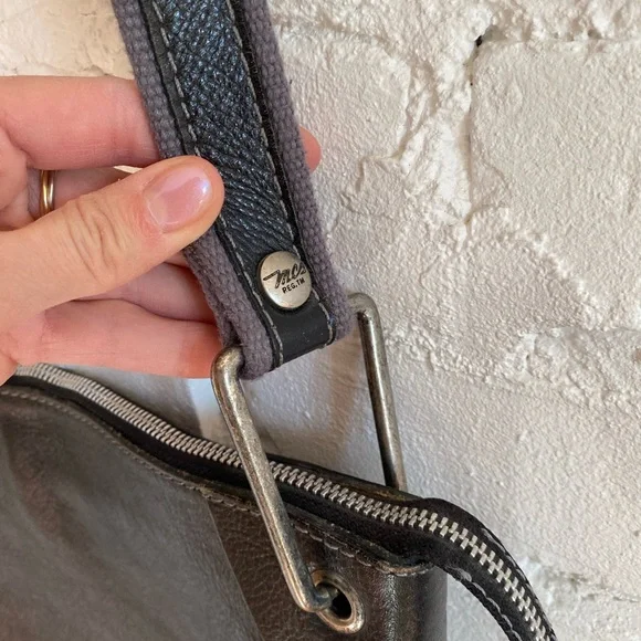 MCS leather messenger bag - Picture 3 of 9